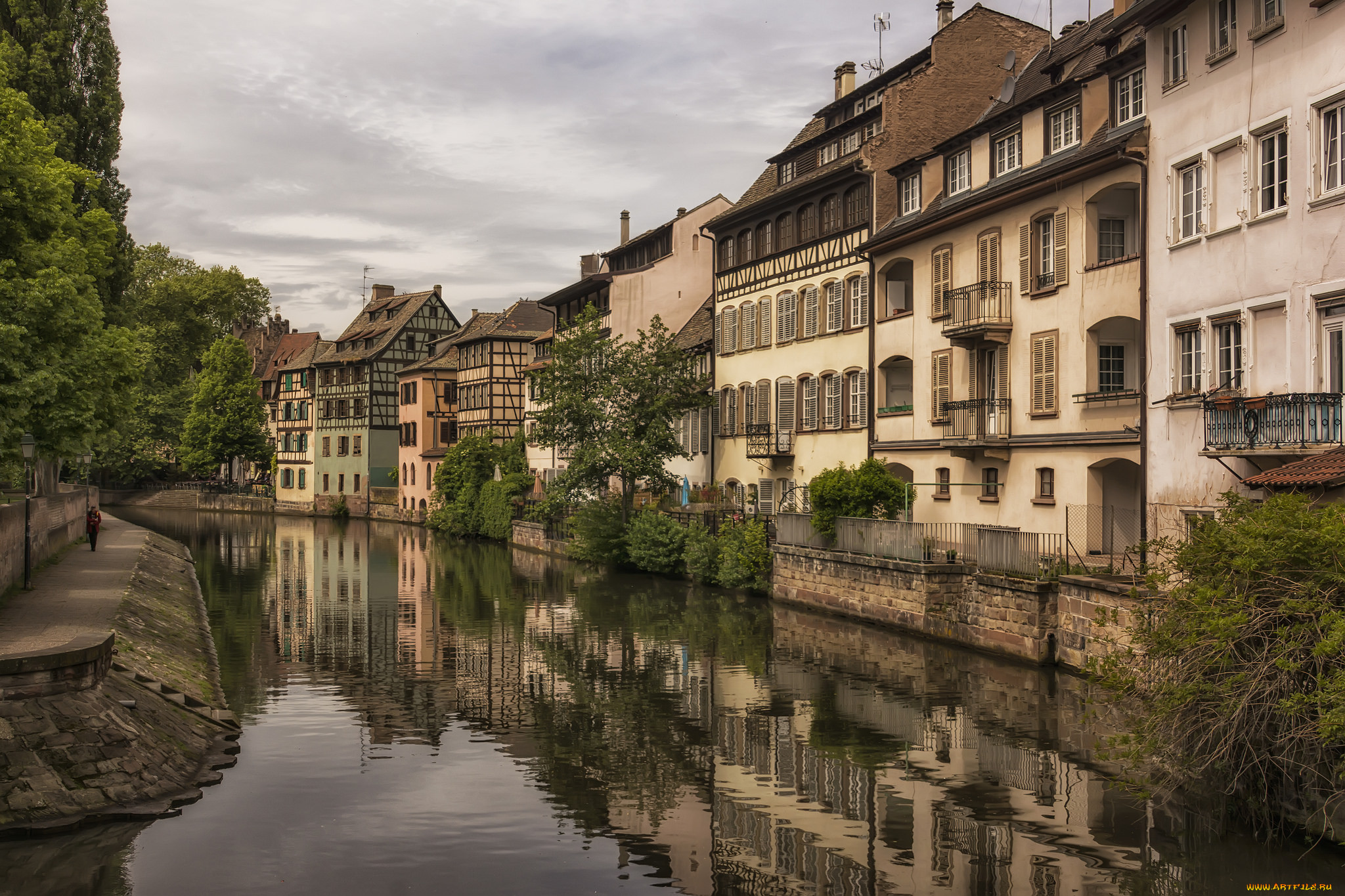 Страсбург фото. Страсбург город во Франции. Страсбург центр города. Страсбург каналы. Страсбург Франция улицы.
